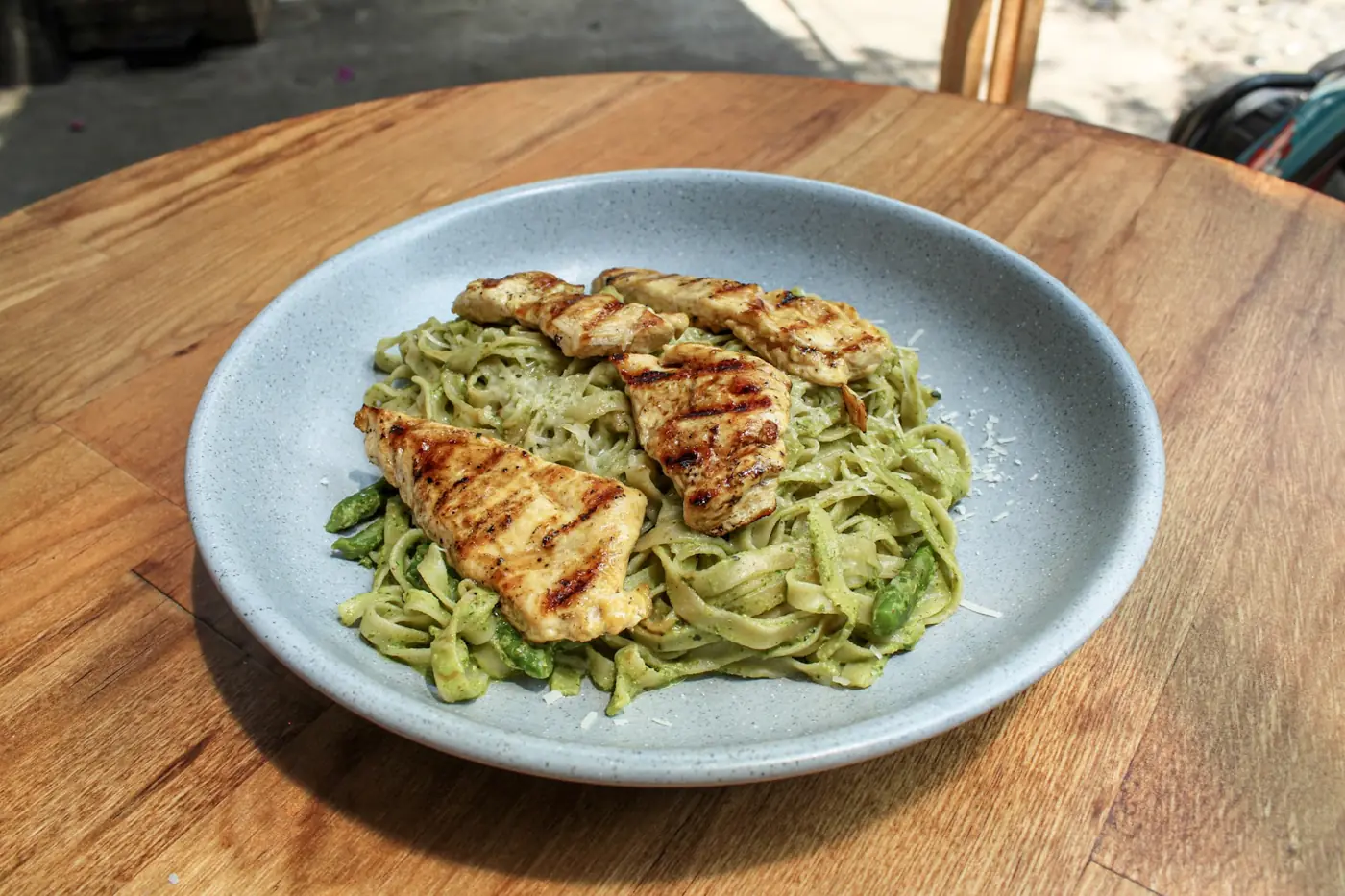 Genovese: tagliatelle al pesto con pollo